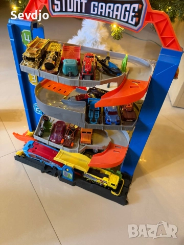 Детски коли и камиони HotWheels