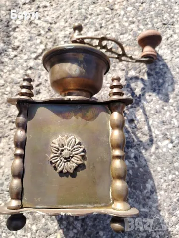 Белгийска бронзова мелачка за кафе и подправки, снимка 3 - Антикварни и старинни предмети - 49840059
