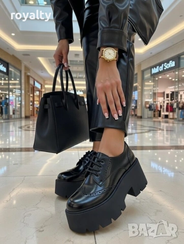 Обувки на платформа - черна лъскава кожа, снимка 2 - Дамски ежедневни обувки - 54029652
