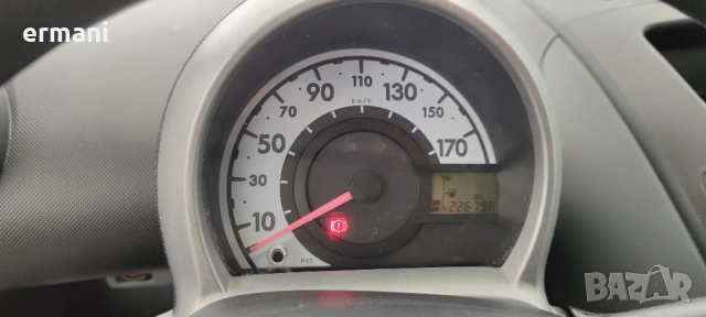 тойота айго 2011г, снимка 9 - Автомобили и джипове - 52284105