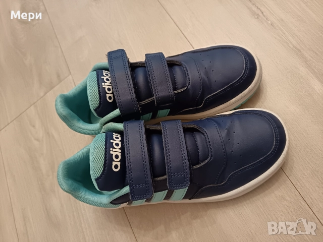 Спортни обувки Адидас 35 номер , снимка 2 - Детски маратонки - 52872452
