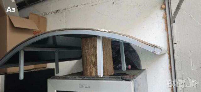 Навес за вендинг машина