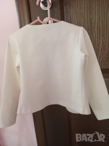 Детско бяло сако, снимка 2 - Детски якета и елеци - 50557098