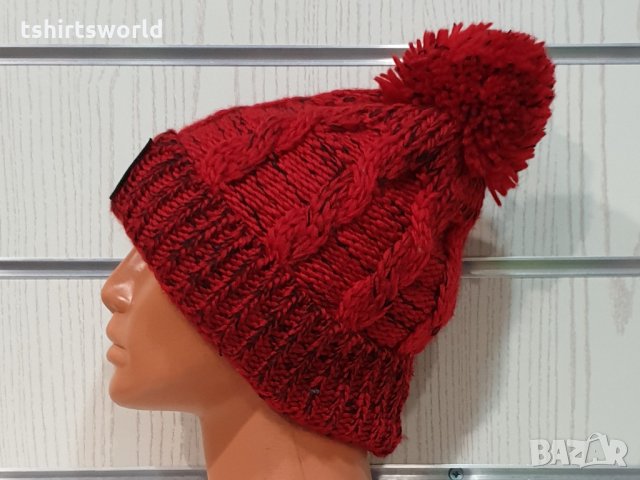 Нова дамска зимна червена шапка с пух/помпон, снимка 8 - Шапки - 31692242