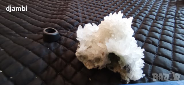 №65, Кристали,Минерали,Кварцова друза с хлорит,сфалерит ,зелен кварц геода,