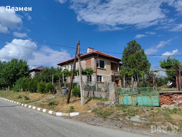 Продавам къща в село Бряст