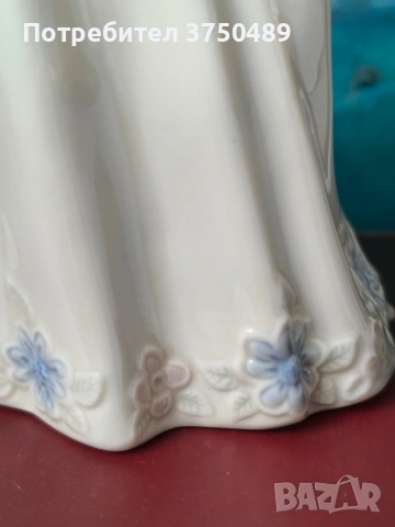 Порцеланова фигурка на момиче с букет цветя , снимка 5 - Колекции - 54196334