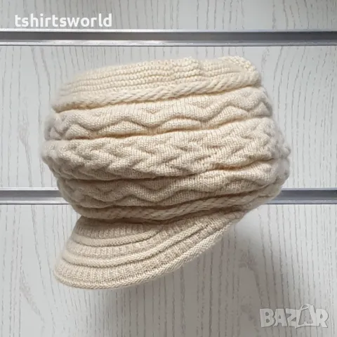 Нова зимна дамска шапка с козирка Ангора в цвят шампанско, снимка 2 - Шапки - 48195026