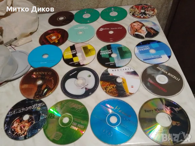 CD Sade,Shakira,Beatles,Deep Purple,Iron Maiden,Depeshe mode,Andrea Bochelli,Ricki Martin,Kenny G и 