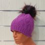 Нова зимна дамска лилава шапка с шарен помпон/пух