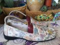 Обувки с флорални мотиви , снимка 1 - Дамски ежедневни обувки - 40333565