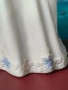 Порцеланова фигурка на момиче с букет цветя , снимка 5