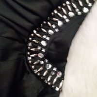 Вталена черна сатенена рокля, украсена със сребристи камъчета и кабси, снимка 2 - Рокли - 37443030