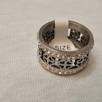 Стилен дамски пръстен от медицинска стомана Детелини с камъни цирконии, снимка 3 - Пръстени - 44480733