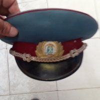 Народна милиция шапки и дрехи, снимка 1 - Антикварни и старинни предмети - 42354632