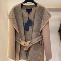 различни модели дамски палта Louis Vuitton S-L реплика, снимка 15 - Палта, манта - 34170042