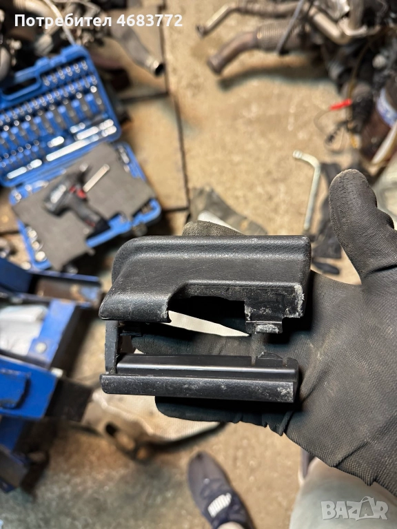 Пластмаса криеща болтоветете на предна седалак на Мерцедес Mercedes само за 30лв. A1769192000, снимка 1