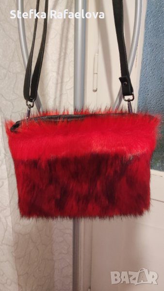 Пухена червена чанта, снимка 1