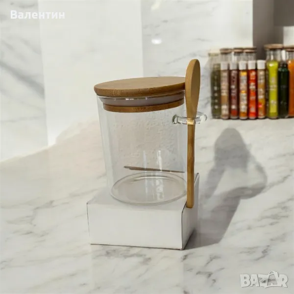 Стъклено бурканче с дървен капак и дървена лъжичка, снимка 1
