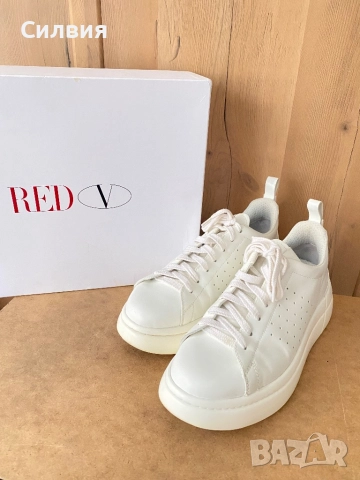 Red Valentino маратонки от естествена кожа