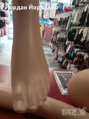 Продавам пластмасов манекен – дама, снимка 4 - Манекени - 48708530