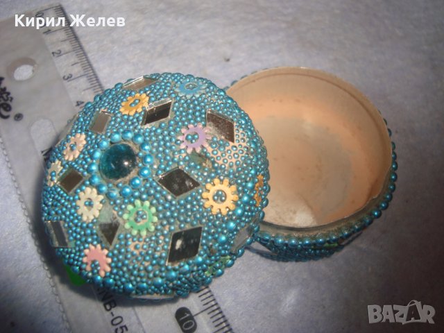 КРАСИВА ФЛОРАЛНО ОРНАМЕНТИРАНА МЕТАЛНА КРЪГЛА ВИНТИДЖ КУТИЙКА за БИЖУТА 32240