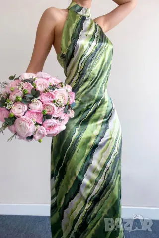 Красива дамска рокля със слим кройка 