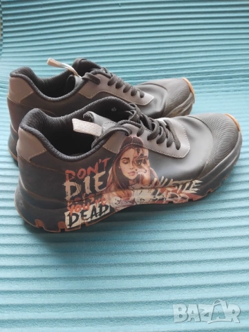 Маратонки, 39 номер