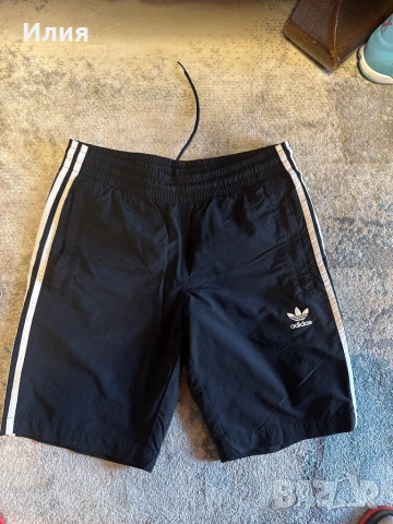 Adidas къси панталони S 