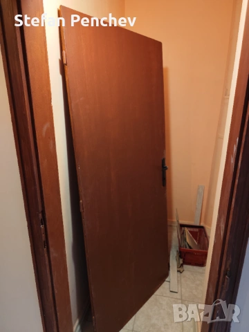 Подарявам стари врати 