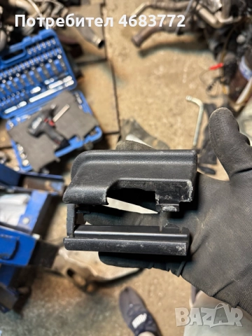 Пластмаса криеща болтоветете на предна седалак на Мерцедес Mercedes само за 30лв. A1769192000