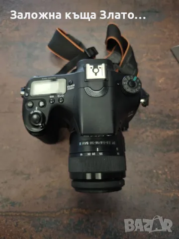 Фотоапарат Sony A 68 със 2 обектива и зарядно устройство, снимка 3 - Фотоапарати - 55751592