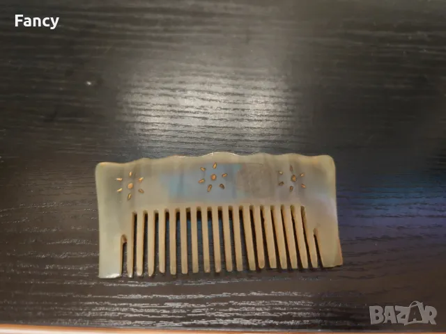 Стар гребен от естествен рог