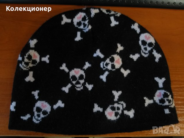 Черна зимна шапка с черепи , снимка 1 - Шапки - 40792639