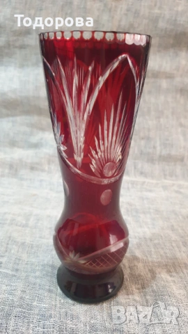 Ваза от червен кристал -Бохемия