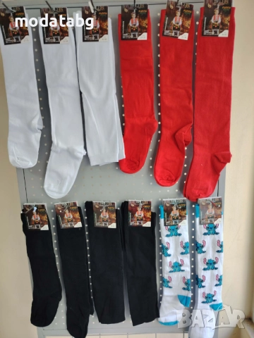 3/4 модел чорапи в бял, червен и черен цвят , снимка 2 - Дамски чорапи - 52801572
