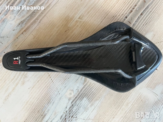 Седалка карбонова FIZIK, снимка 2 - Аксесоари за велосипеди - 52420820