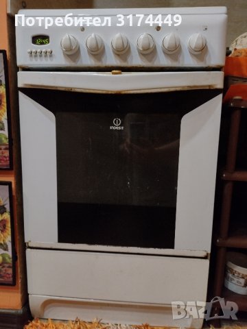 Готварска печка, марка Индезит,с керамични котлони , снимка 3 - Печки, фурни - 42409226