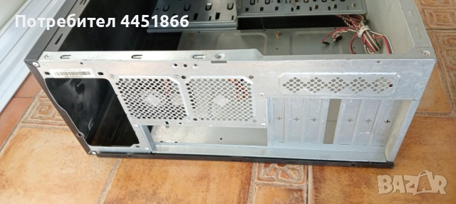 Кутия от компютър, снимка 3 - Захранвания и кутии - 52849814