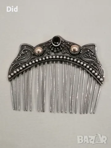 Стара сребърна фиба с гранат и злато. 