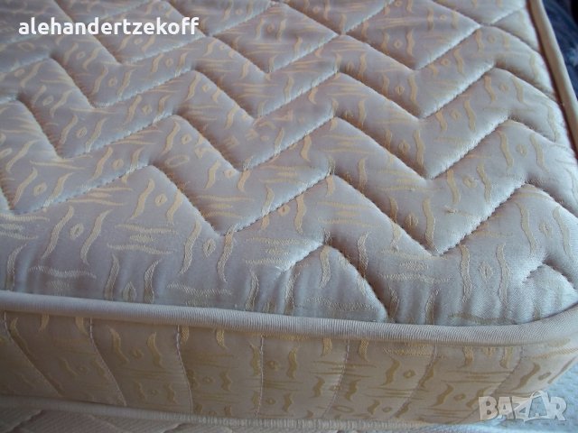 Ортопедичен двулицев матрак stella qualita italiana , снимка 2 - Матраци - 30050368