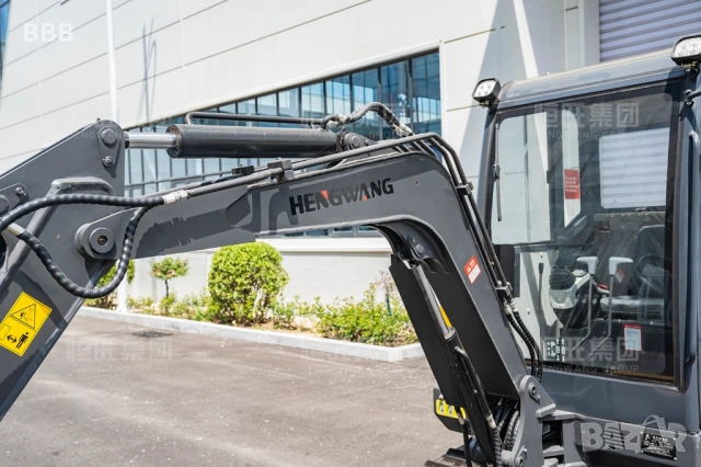 Продавам багер Hengwang HW 26, снимка 3 - Индустриална техника - 53217164