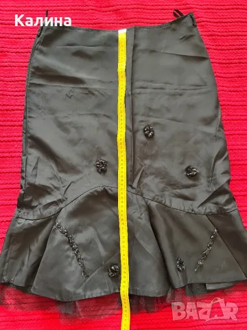 Официална черна пола с 3D цветя, снимка 4 - Поли - 47523648