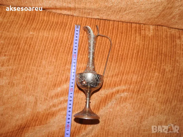 Декоративна бронзова ваза метална вазичка за цветя тип мензура стилна и красива немска от Германия, снимка 5 - Антикварни и старинни предмети - 50429313
