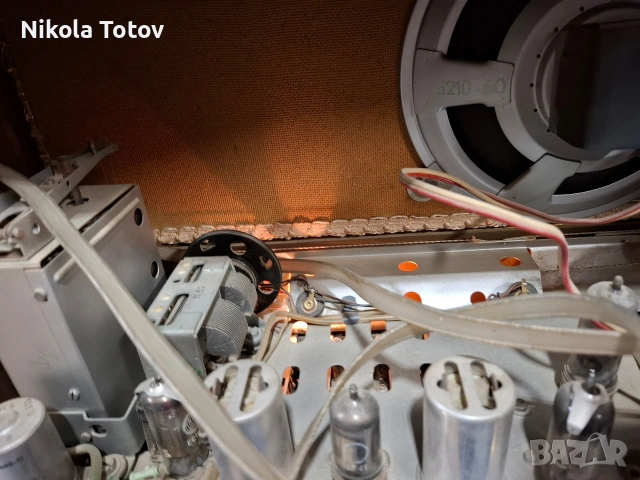 Продава се дървено радио Saba. , снимка 8 - Антикварни и старинни предмети - 54033886