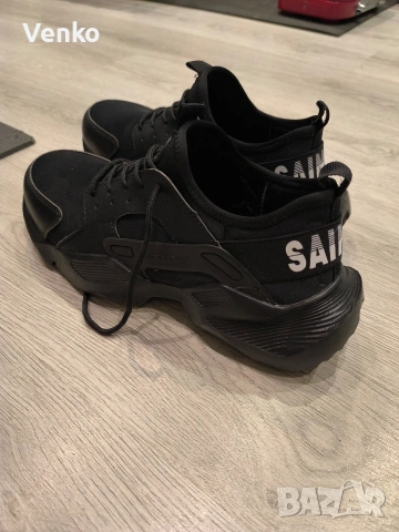 обувки със твърдо бомбе