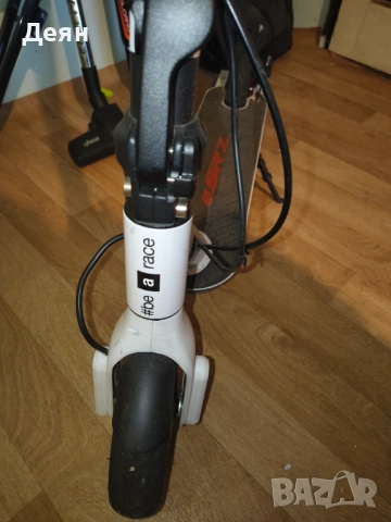 Електрическа тротинетка Aprilia, снимка 3 - Велосипеди - 52882223