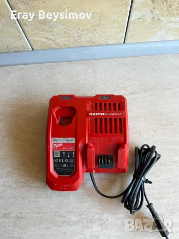 Зарядно устройство  и Батерия 5аh MILWAUKEE 18 V, снимка 3 - Винтоверти - 55963805