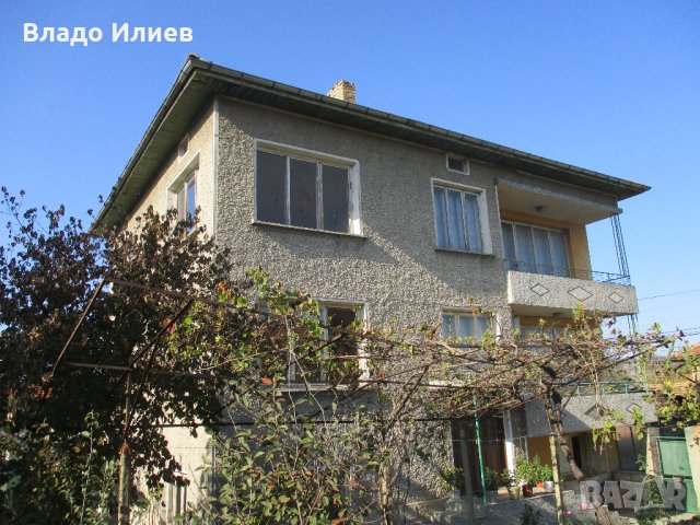 3 -етажна масивна/на плоча/ тухлена къща с двор в с. Гецово,общ .Разград без посредник  и комисиони