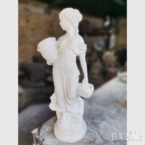 Статуя от бетон девойка с кошница Андромеда в бял цвят, снимка 2 - Градински мебели, декорация  - 40694604
